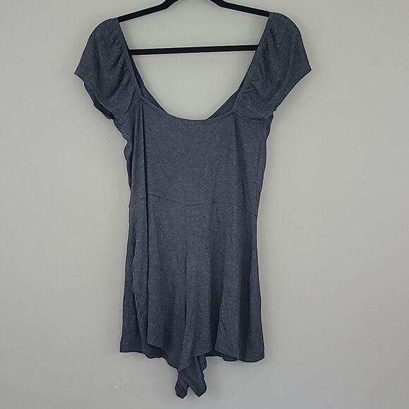 LA Hearts Gray Ribbed Knit Short Sleeved Romper. Size Medium NWT - Picture 4 of 9
